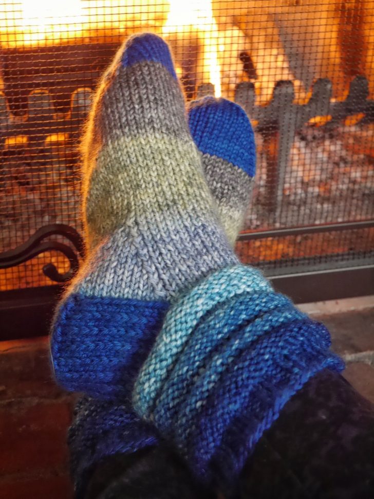 Easy Bed Socks Crochet Pattern Concentric Bed Socks ...