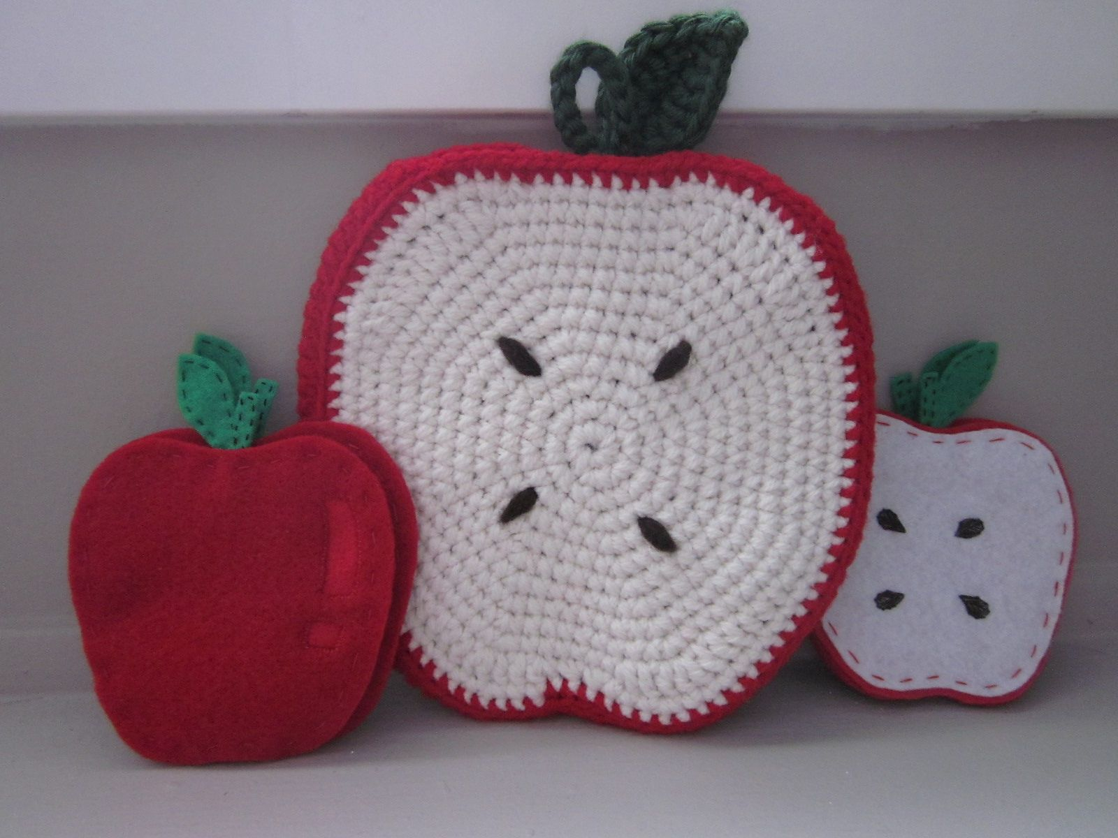 Crochet Apple Potholder Pattern Apple Trivet Potholder Lien Lu Free Crochet Pattern