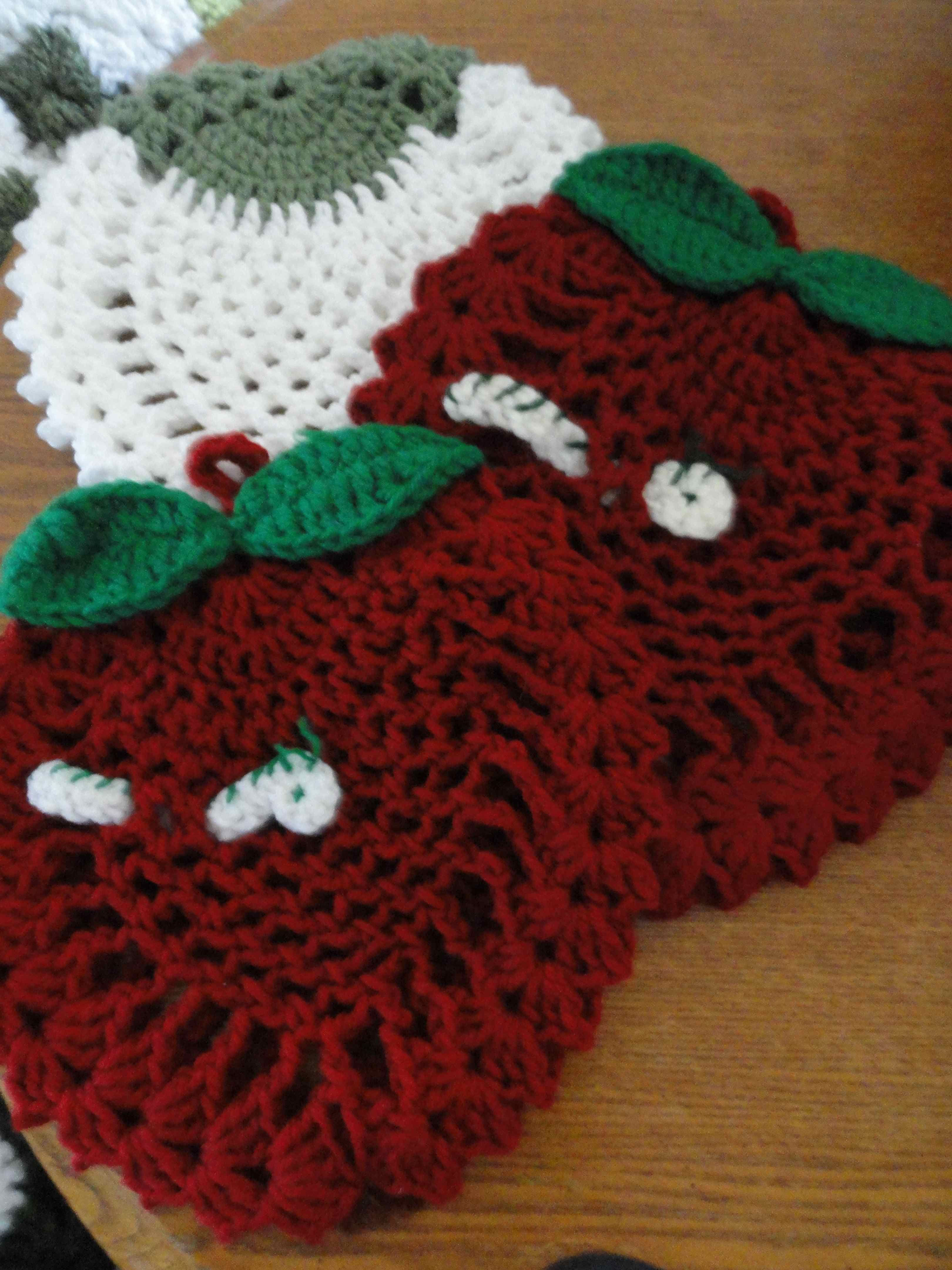 Crochet Apple Potholder Pattern Crochet Winterberry Surprise Creatables Crochet Crochet