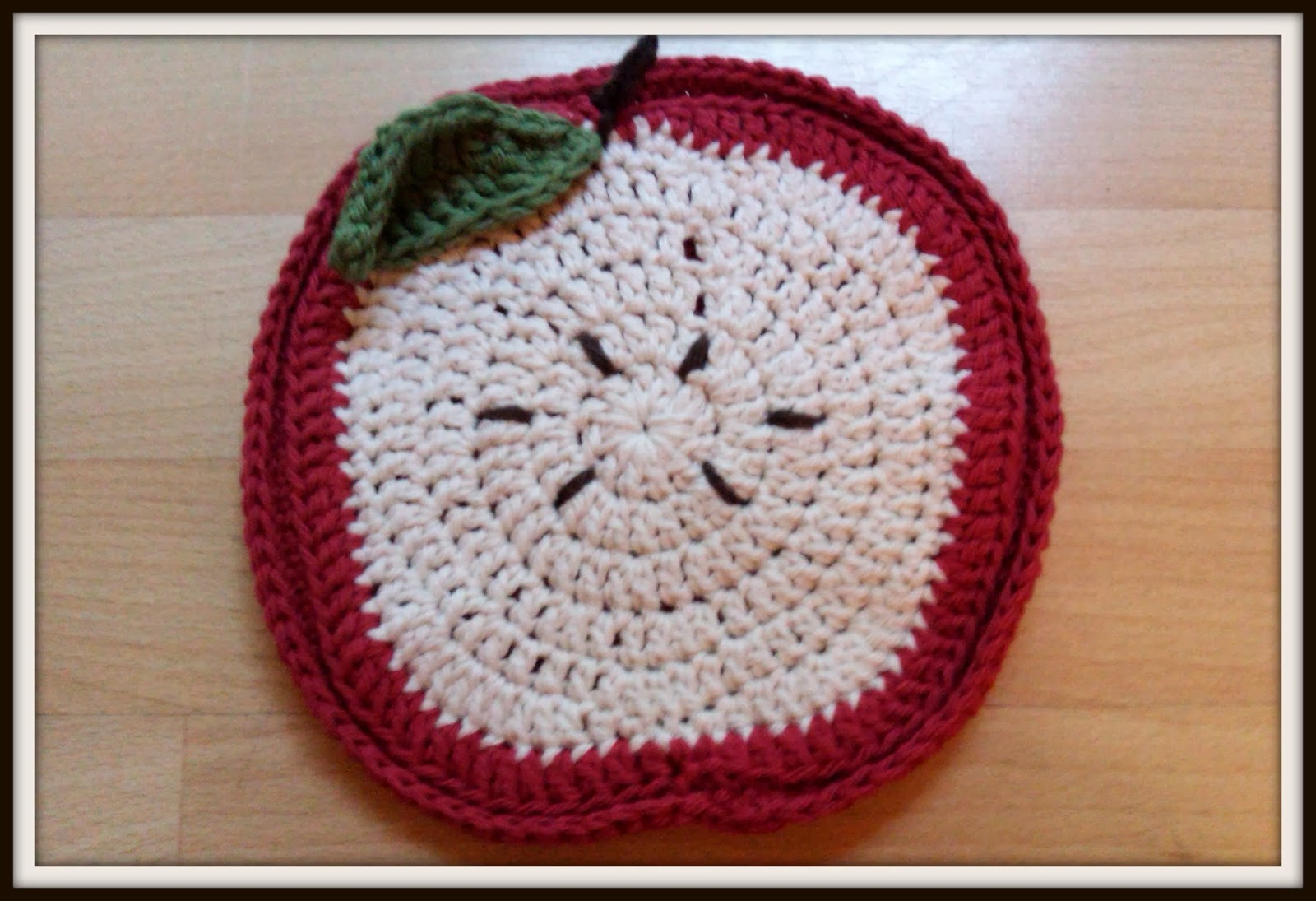 Crochet Apple Potholder Pattern Double Treble Craft Adventures Crochet Apple Trivet Free Pattern