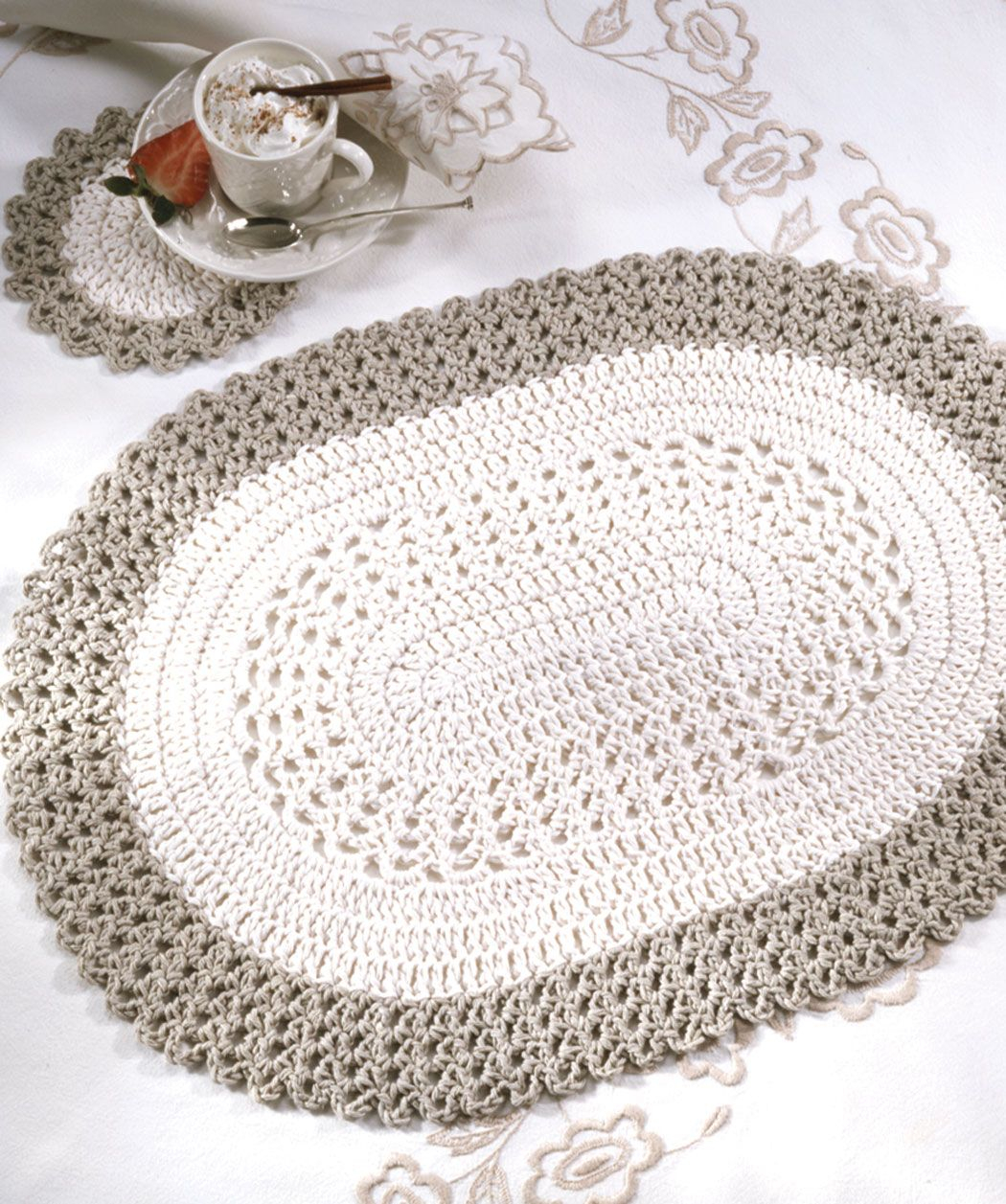 Crochet Placemat Pattern Oval Placemat Cute As Is But Would Be Cool To Use Chunky Yarn And