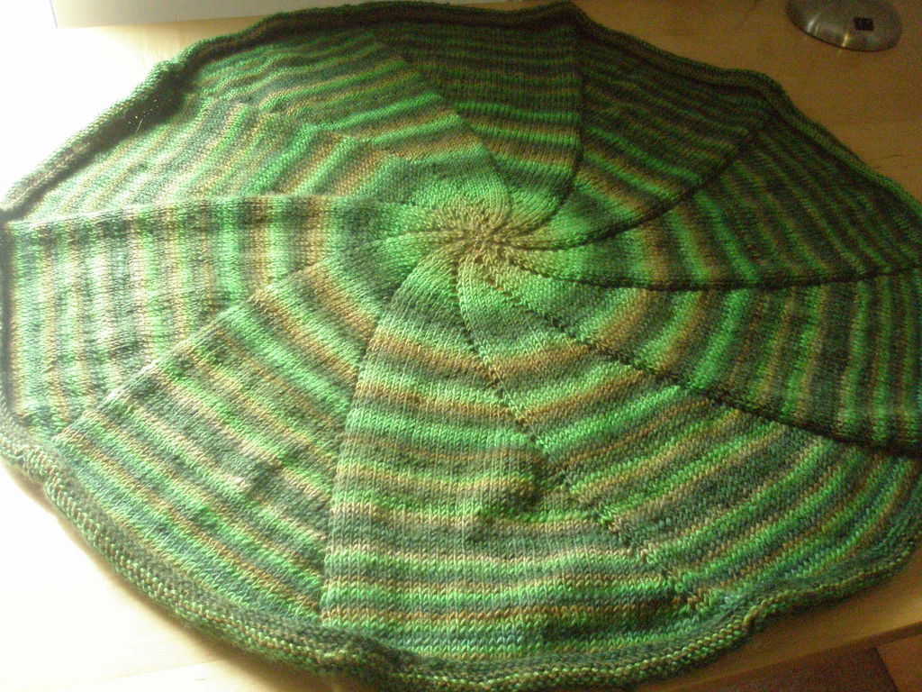 Crochet Round Afghan Pattern Free Circular Blanket Knitted In The Round 5 Steps With Pictures
