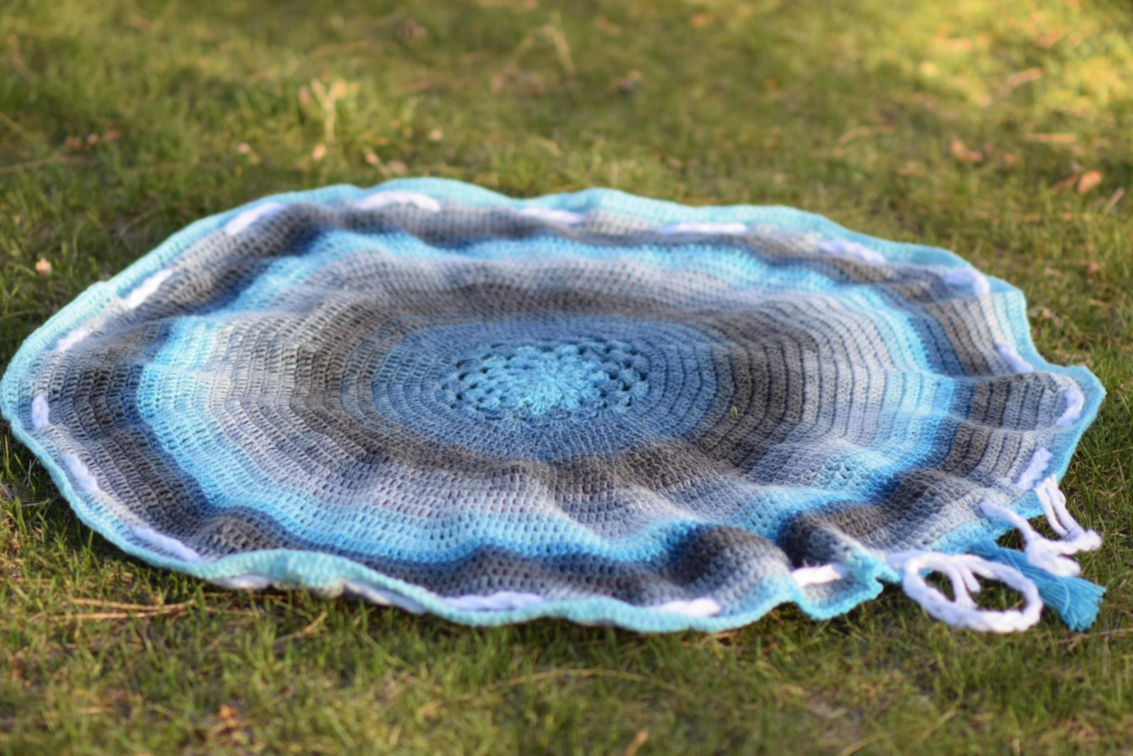 Crochet Round Afghan Pattern Free Mandala Crocheted Blanket Bag Pattern Mama In A Stitch