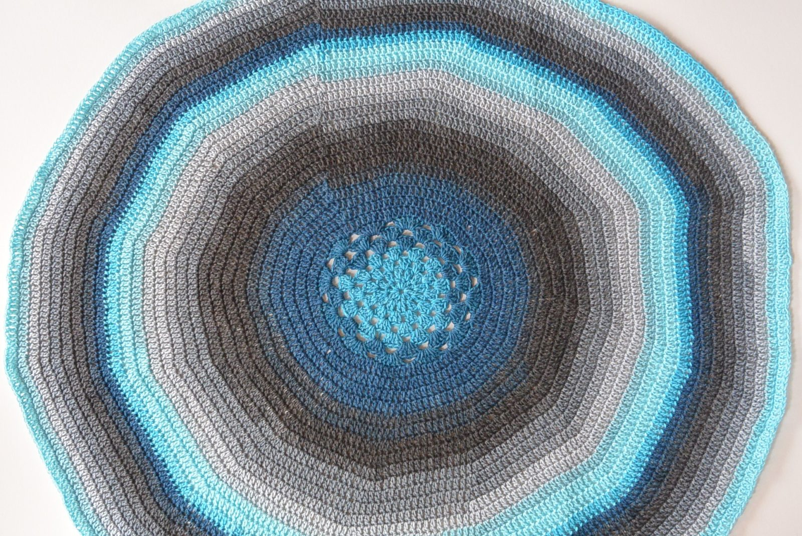 Crochet Round Afghan Pattern Free Mandala Crocheted Blanket Bag Pattern Mama In A Stitch