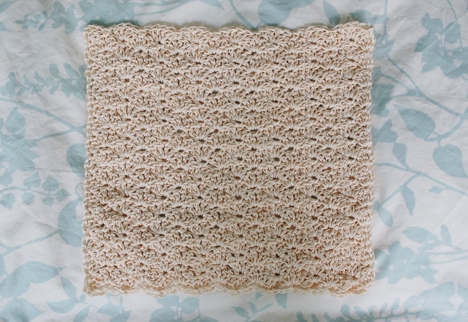 Crochet Thread Patterns Alli Crafts Free Pattern Size 3 Thread Washcloth Close Scallop