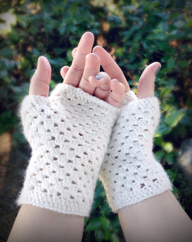Crochet Wrist Warmers Free Pattern Fingerless Gloves Crochet Pattern Free Delicate Gloves Pattern