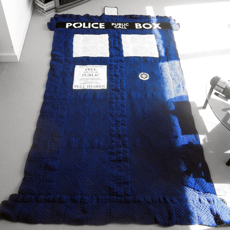 Doctor Who Crochet Blanket Pattern Doctor Who Crocheted Tardis Blanket Pic Global Geek News