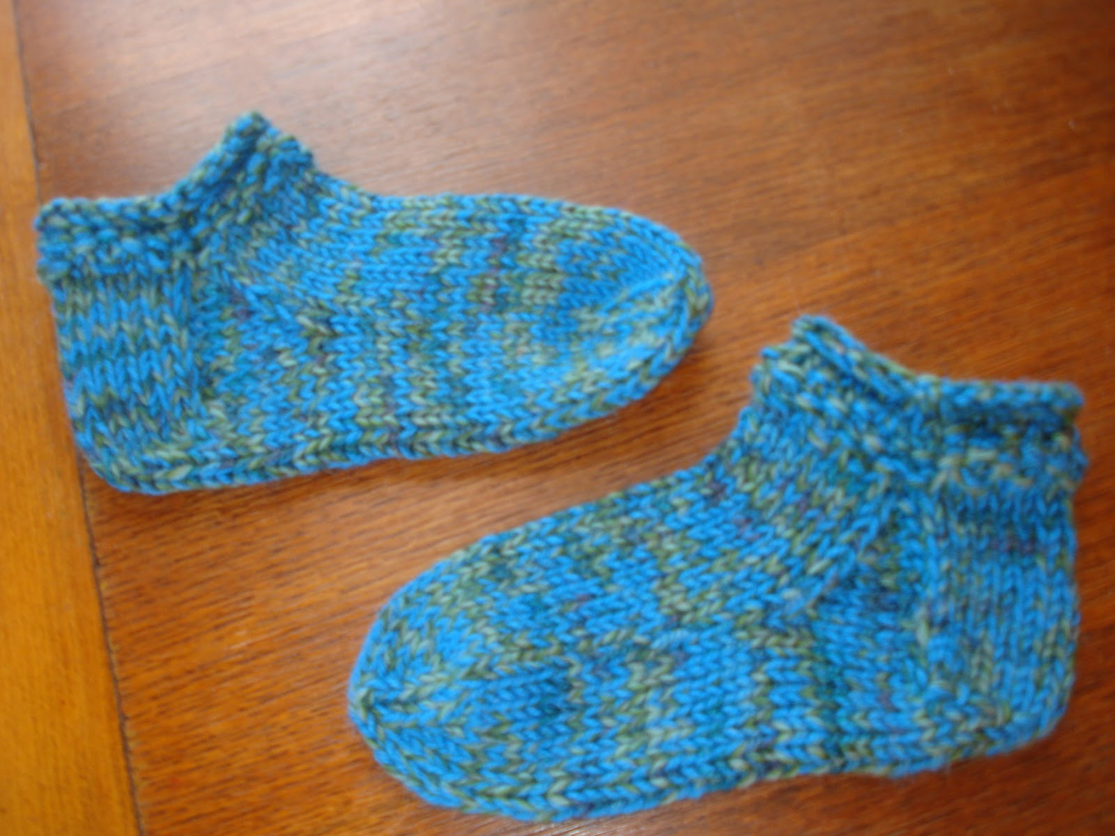 Easy Bed Socks Crochet Pattern December 2010 100 Mile Wear