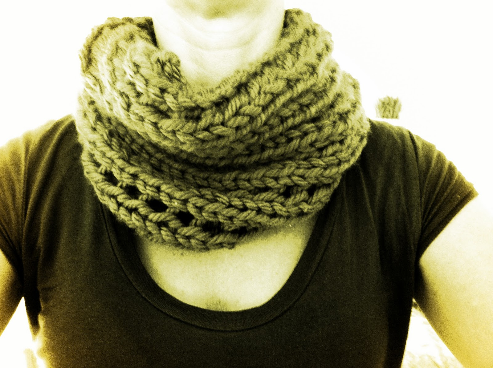 Free Chunky Cowl Crochet Pattern Free And Easy Chunky Cowl Pattern Twyste