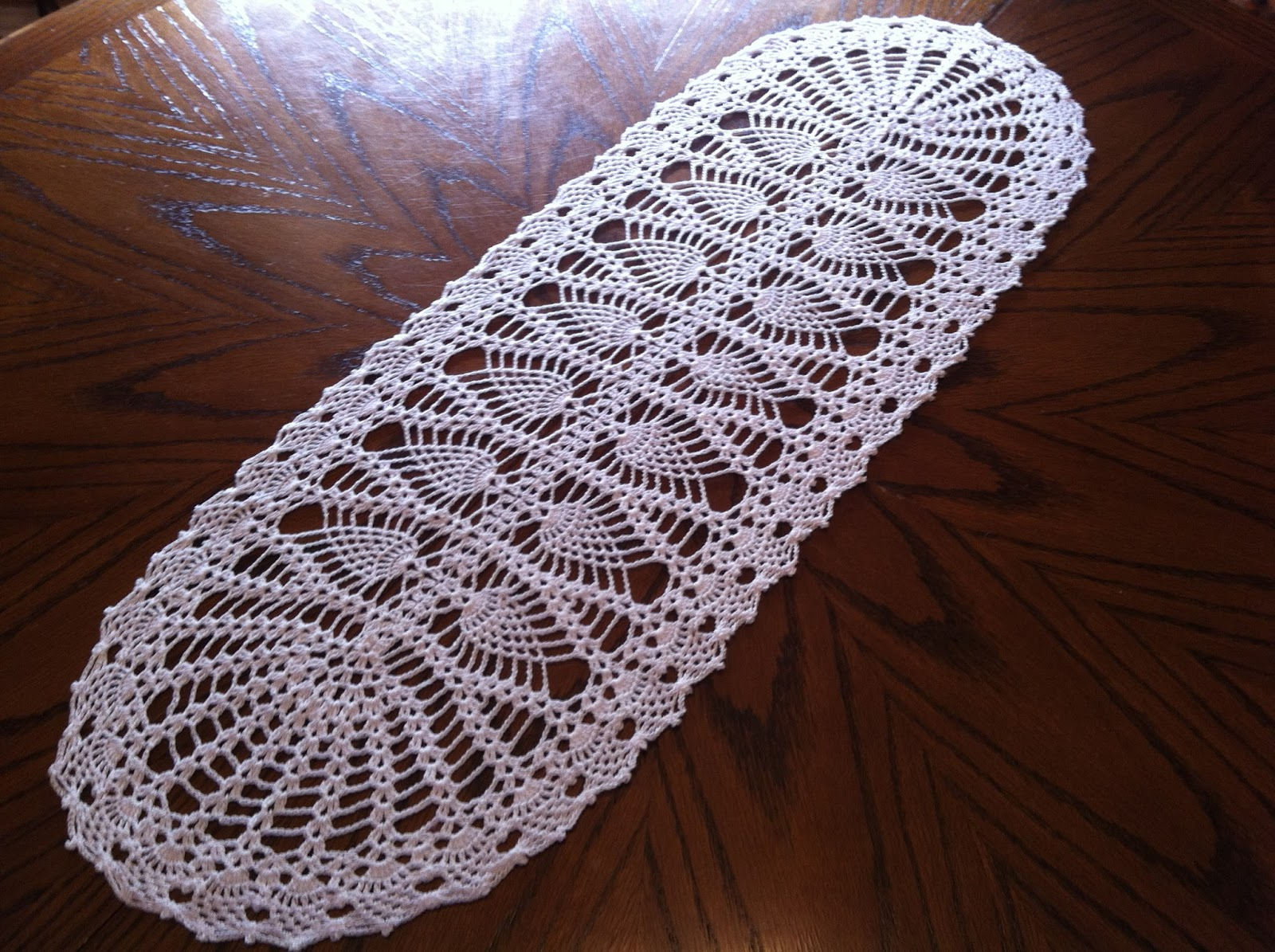 Free Crochet Oval Tablecloth Patterns Table Runner Pineapple Tablecloth Diy Crochet Table Runner Free