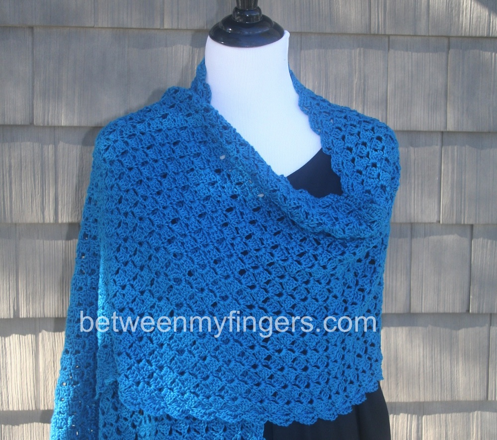 Free Crochet Shawl Pattern Hug For Janice Shawl Free Crochet Pattern Between My Fingers