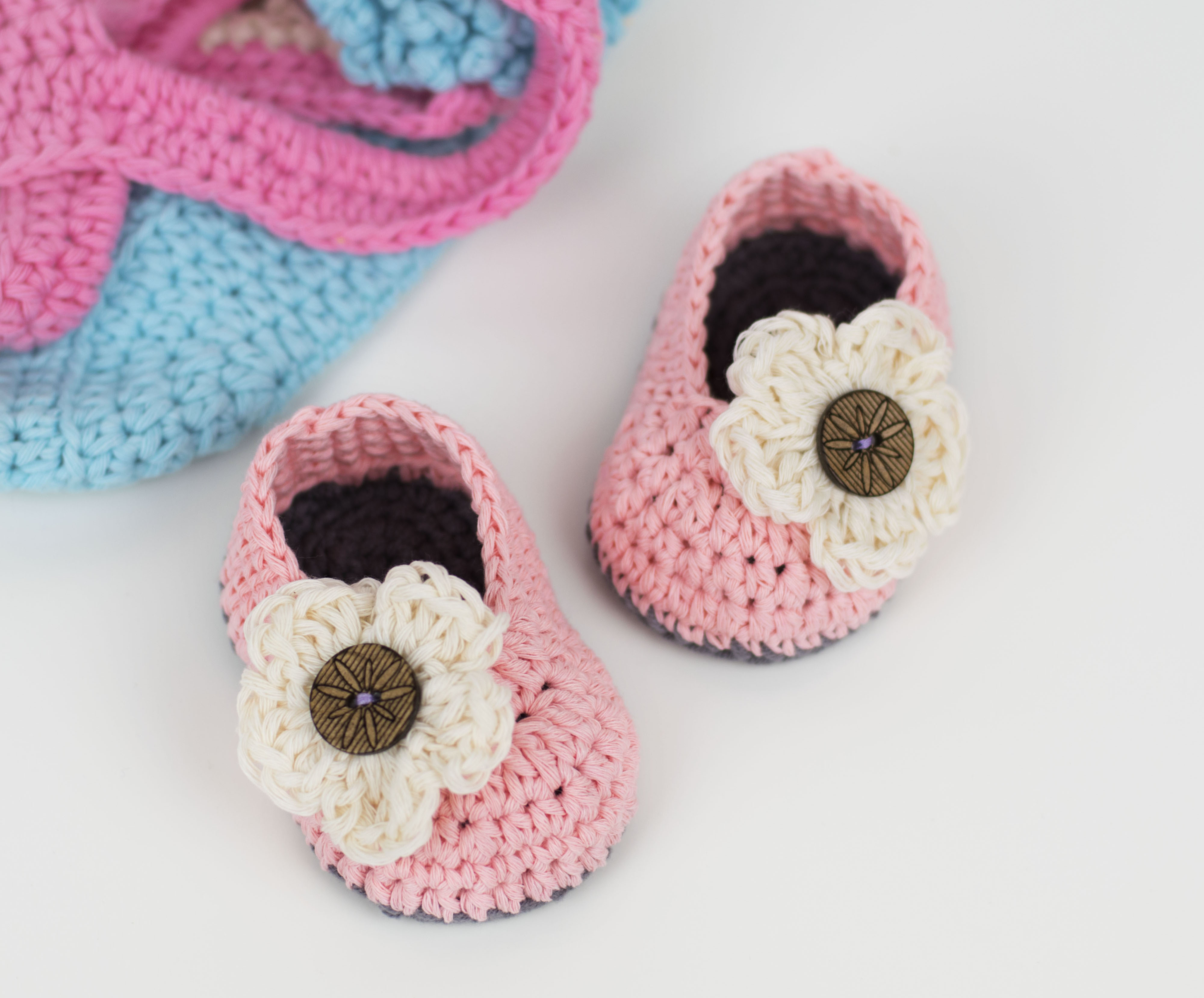 Free Pattern For Baby Sandals To Crochet Free Pattern Crochet Ba Booties With Flower Cro Patterns