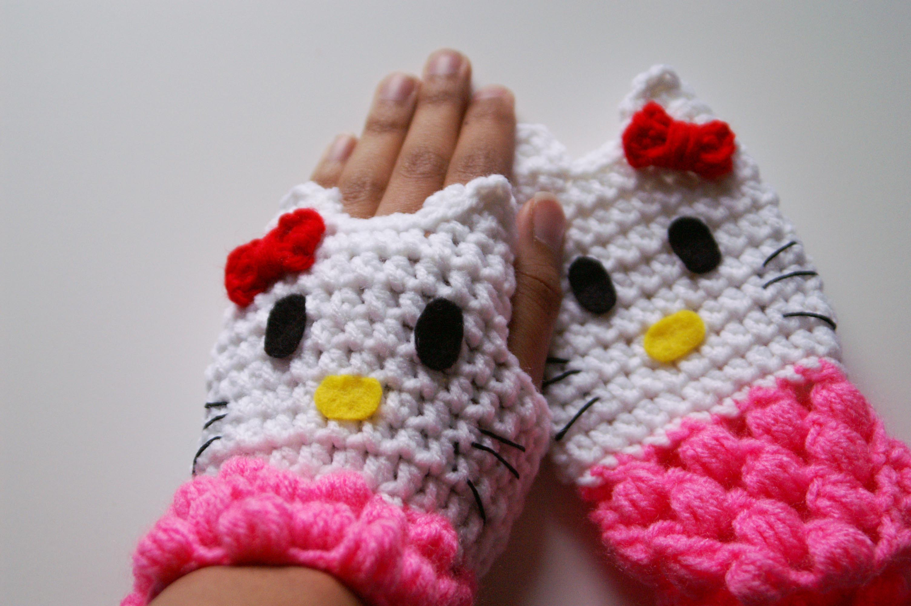 Hello Kitty Fingerless Gloves Crochet Pattern Hello Kitty Fingerless Gloves Millieonherworld
