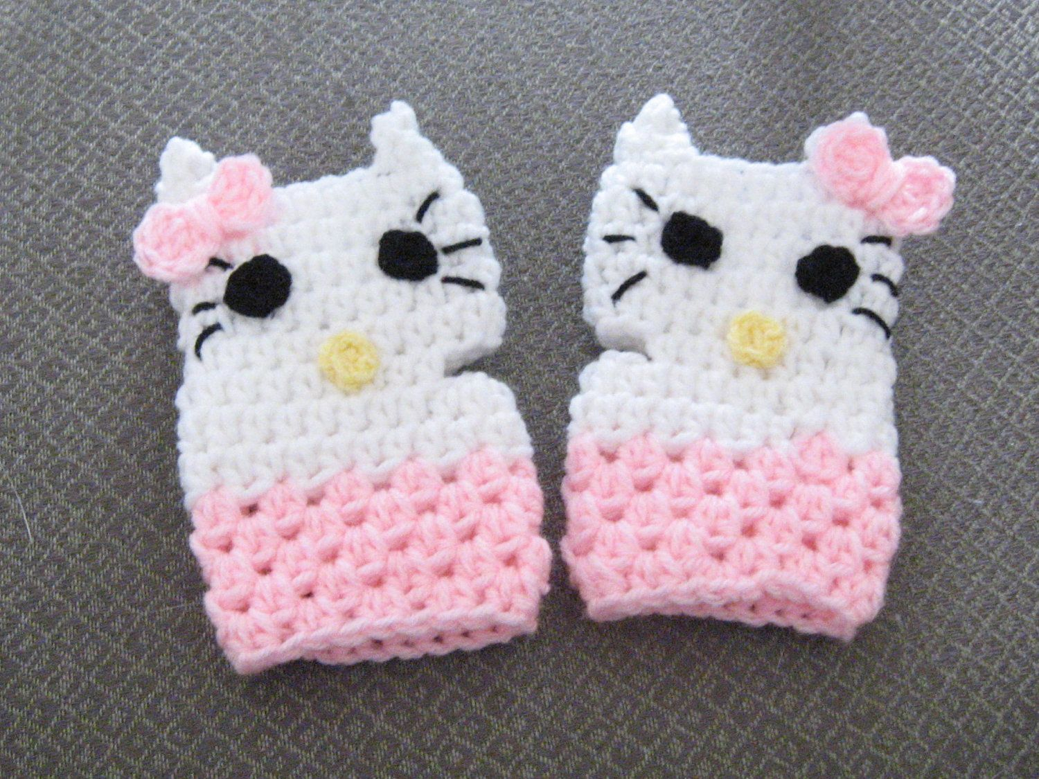 Hello Kitty Fingerless Gloves Crochet Pattern I Have To Make These For M Hook Me Up Pinterest Crochet Hello
