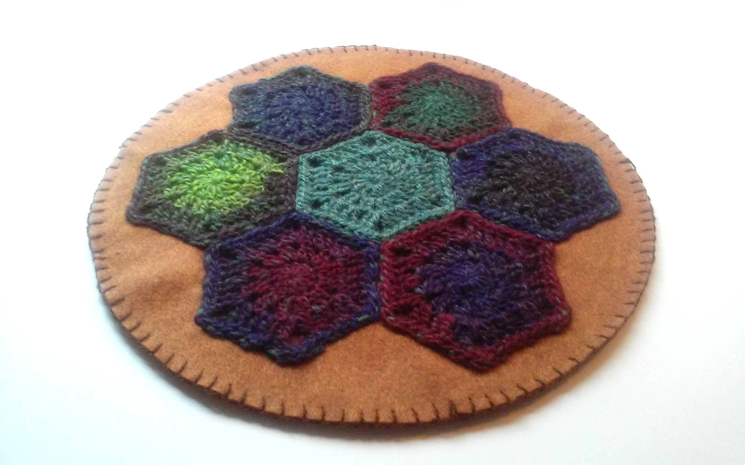 Hexagon Crochet Rug Pattern Primitive Hexie Table Rug Crochet And Embroidery Hexagon Table Rug