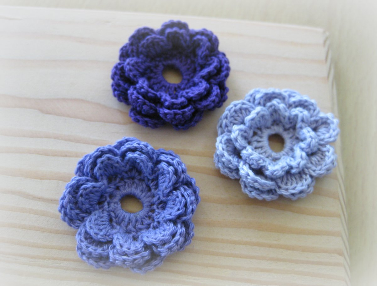 Small Crochet Flower Pattern Crochet And Other Stuff Crochet A Flower Accent Free Pattern