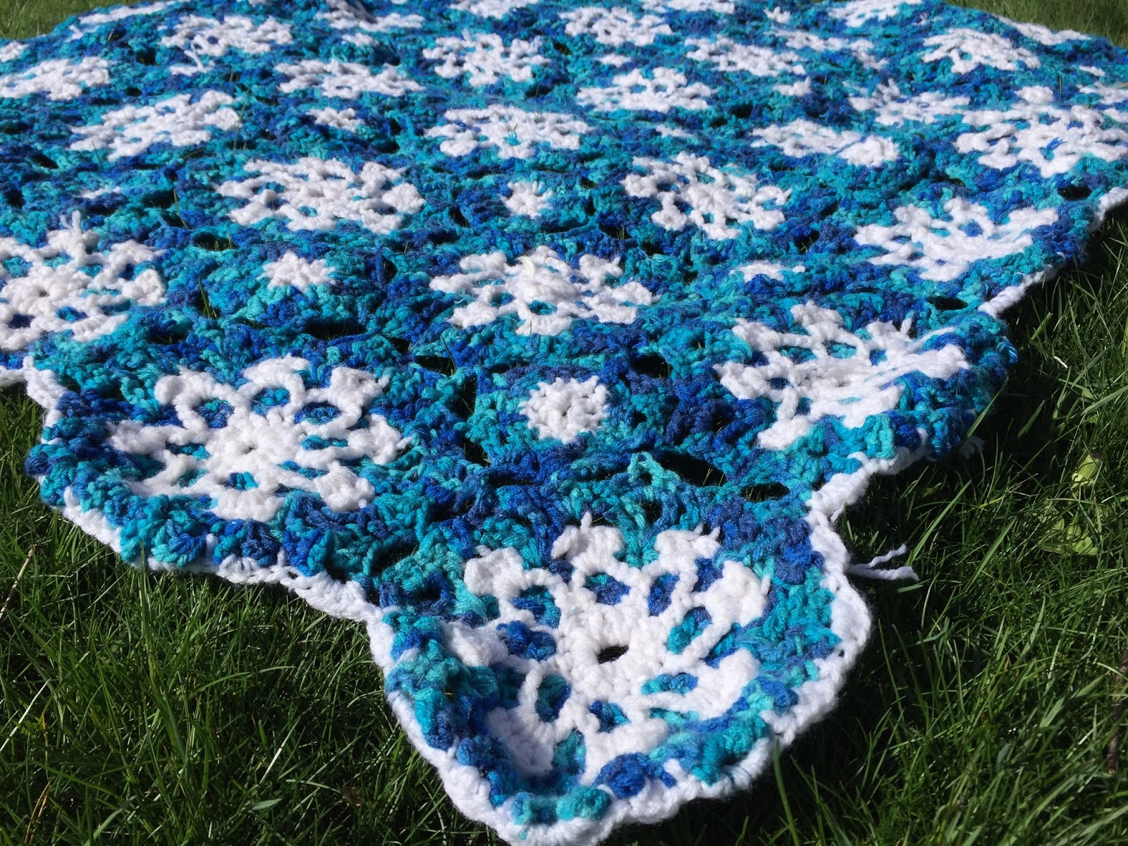 Snowflake Blanket Crochet Pattern Cozy Comforts And Dolls Completed Anna And Elsa Snowflake Blankets